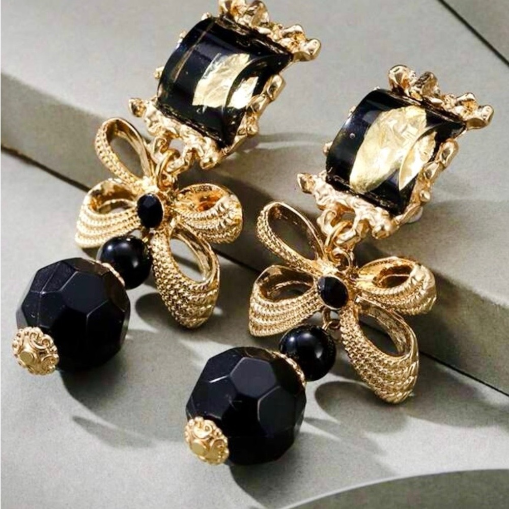 Luxury Vintage Style Bow Clip-On Earrings – New in Packaging - Picture 4 of 6
